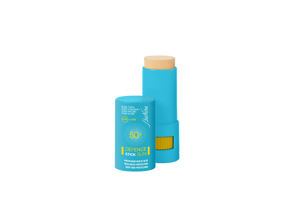 Solari-invernali-i-piu-adatti-per-una-vacanza-in-montagna-e-al-mare-DEFENCE SUN Stick SPF 50+ 9ml_BioNike