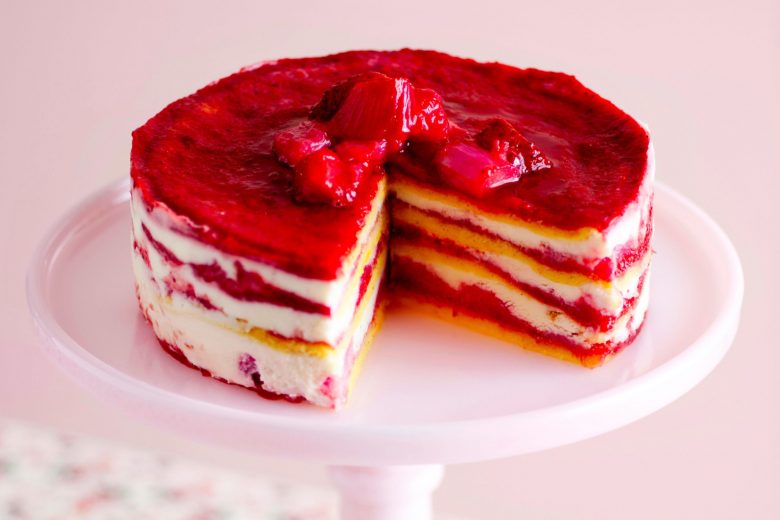 Torta a strati con crema di mascarpone e ricotta