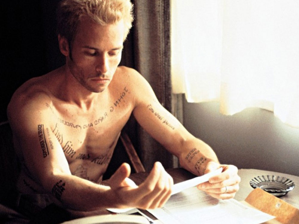 memento guy pearce tatuaggi
