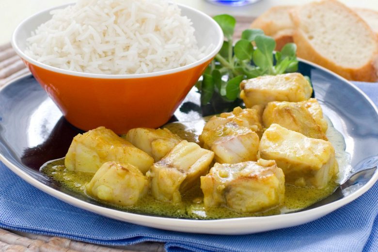 Bocconcini di pesce persico con zenzero e latte di cocco