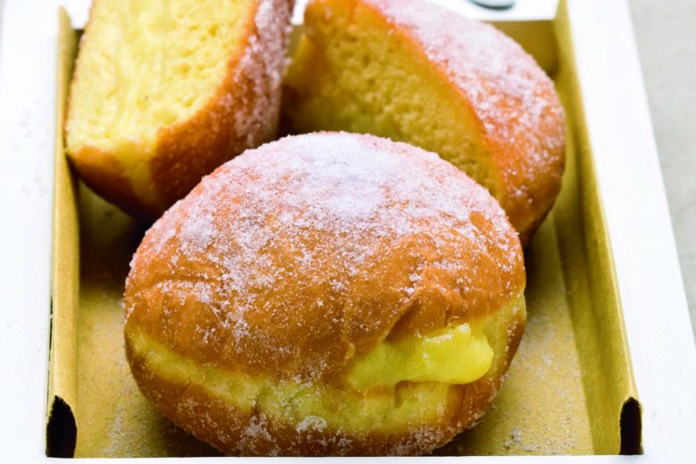 Bomboloni fritti con crema pasticcera