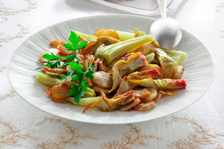 Cardi in padella con carciofi