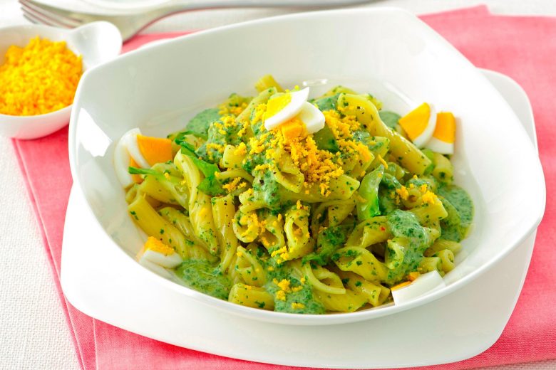 Pasta in verde con salsa mimosa