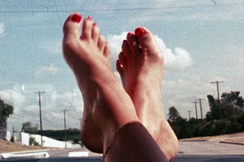 Barefoot mania: finiremo davvero per andare in giro a piedi nudi?