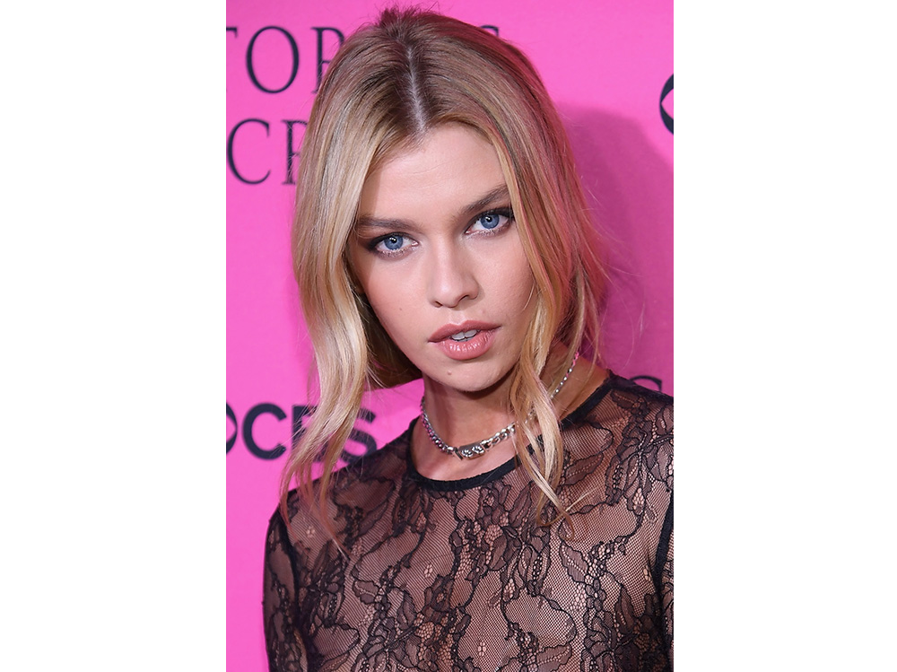 stella maxwell beauty look capelli trucco (10)