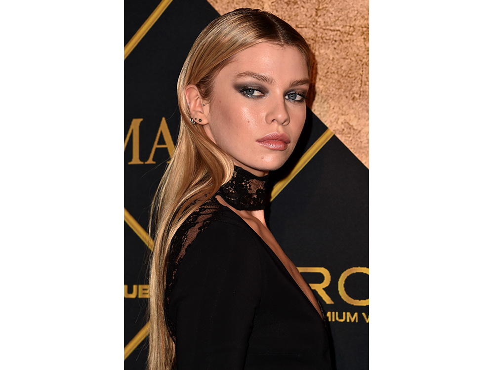 stella maxwell beauty look capelli trucco (5)