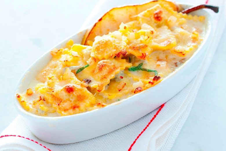 Ravioli con sugo al gorgonzola e pere