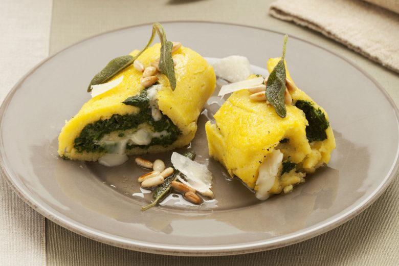 Rotolo di polenta con spinaci e zola