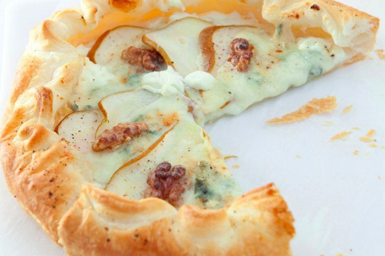 Torta salata con pere, zola e noci