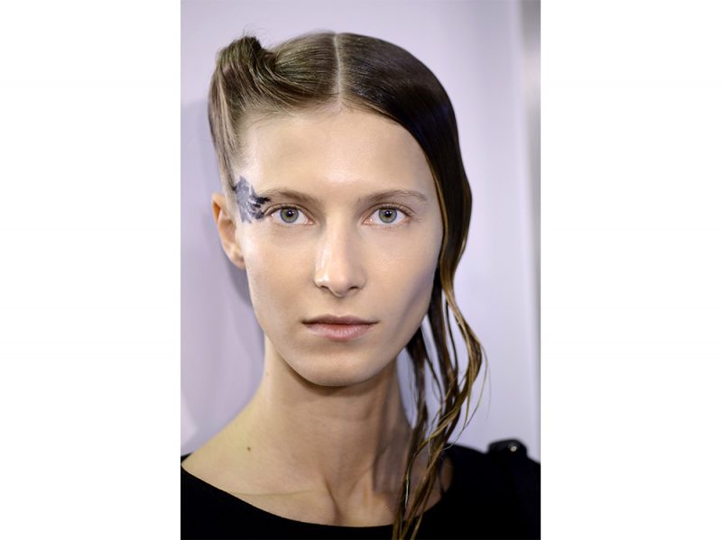 acconciature sfilate primavera estate 2018 capelli semi raccolti (1)