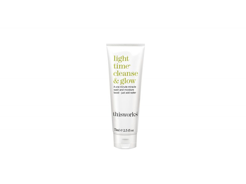 detergenti-viso-perche-usarli-come-si-scelgono-e-le-differenti-texture-ThisWorks_Light_Time_Cleanse_Glow