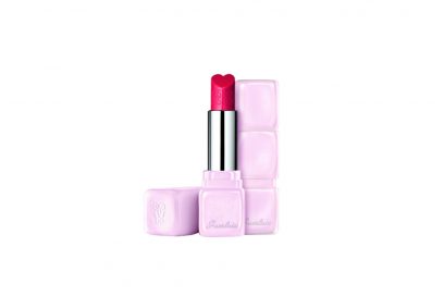 rossetto-fucsia-come-abbinarlo-e-a-chi-sta-bene-secondo-lesperto-guerlain_guerlain_kisskisslove_565_det_q