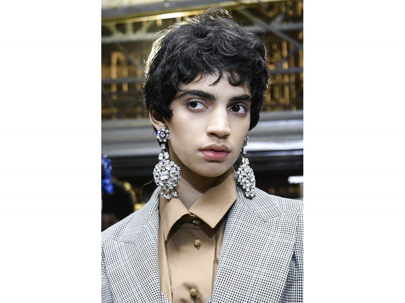 tendenze capelli riga primavera estate 2018 CAPELLI SENZA RIGA (1)