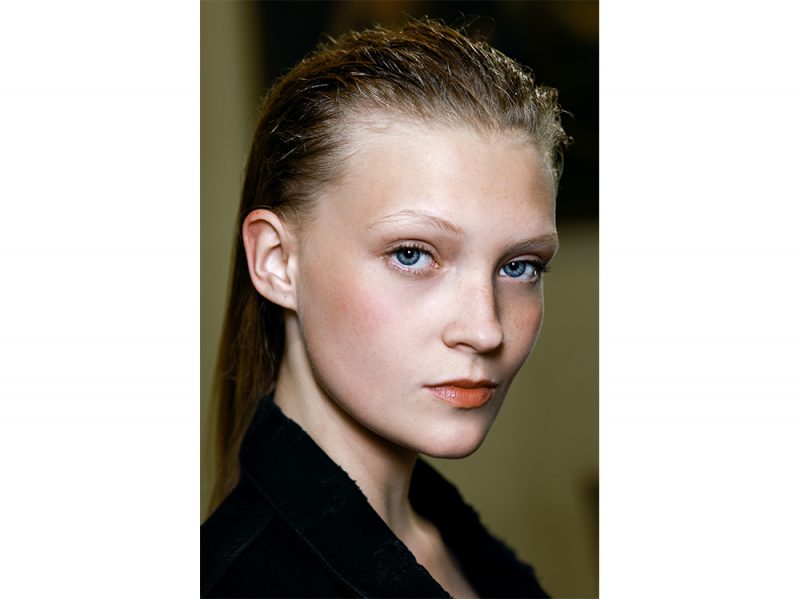 tendenze capelli riga primavera estate 2018 CAPELLI SENZA RIGA (10)