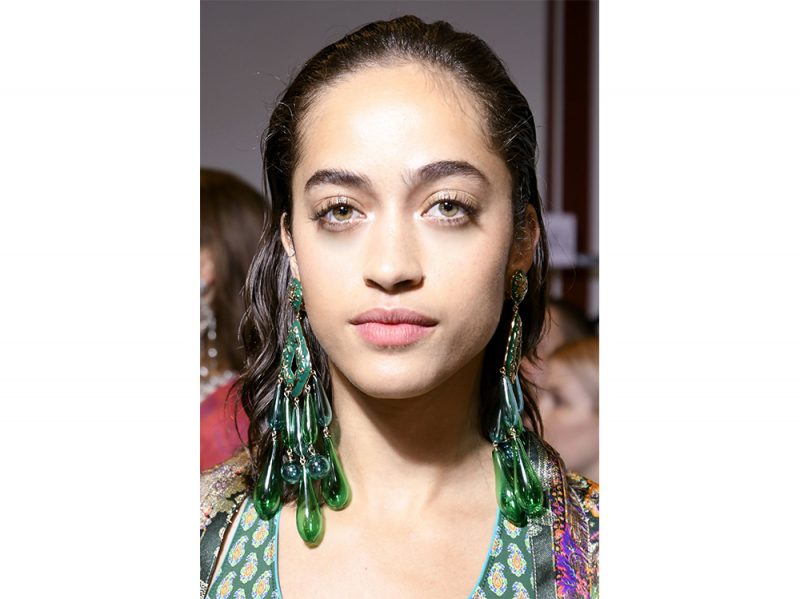 tendenze capelli riga primavera estate 2018 CAPELLI SENZA RIGA (3)