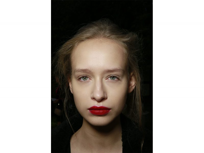 tendenze capelli riga primavera estate 2018 CAPELLI SENZA RIGA (6)