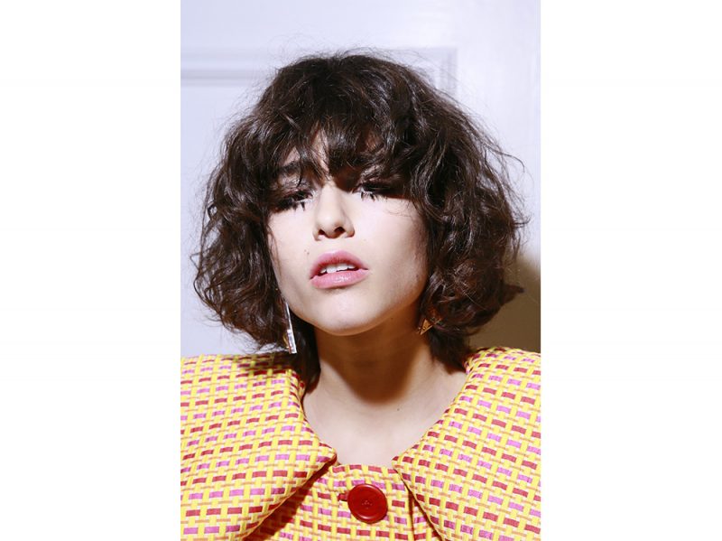 tendenze capelli riga primavera estate 2018 CAPELLI SENZA RIGA (7)