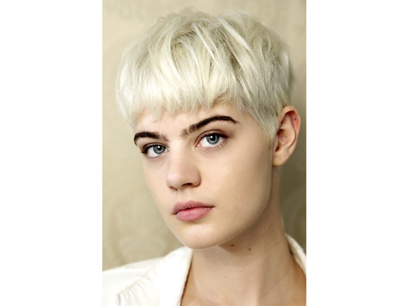 tendenze capelli riga primavera estate 2018 CAPELLI SENZA RIGA (8)