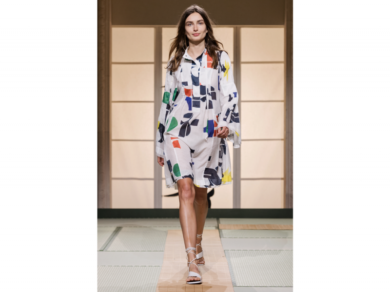 03_hmstudioss18_runway_andrea_diaconu