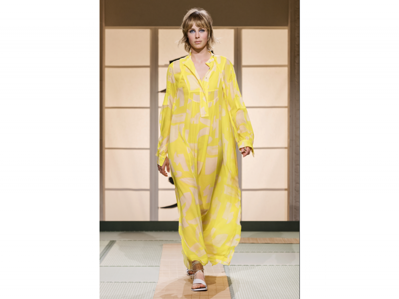 15_hmstudioss18_runway_edie_campbell