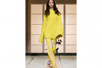 19_hmstudioss18_runway_yasmine_w