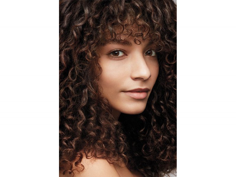 AVEDA tendenze frangia riccia e mossa capelli saloni primavera estate 2018