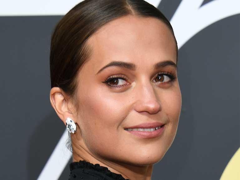 Alicia-Vikander-curiosita-vita-privata-la-nuova-Lara-Croft-in-Tomb-Raider-marito-Michael-Fassbender MOBILE