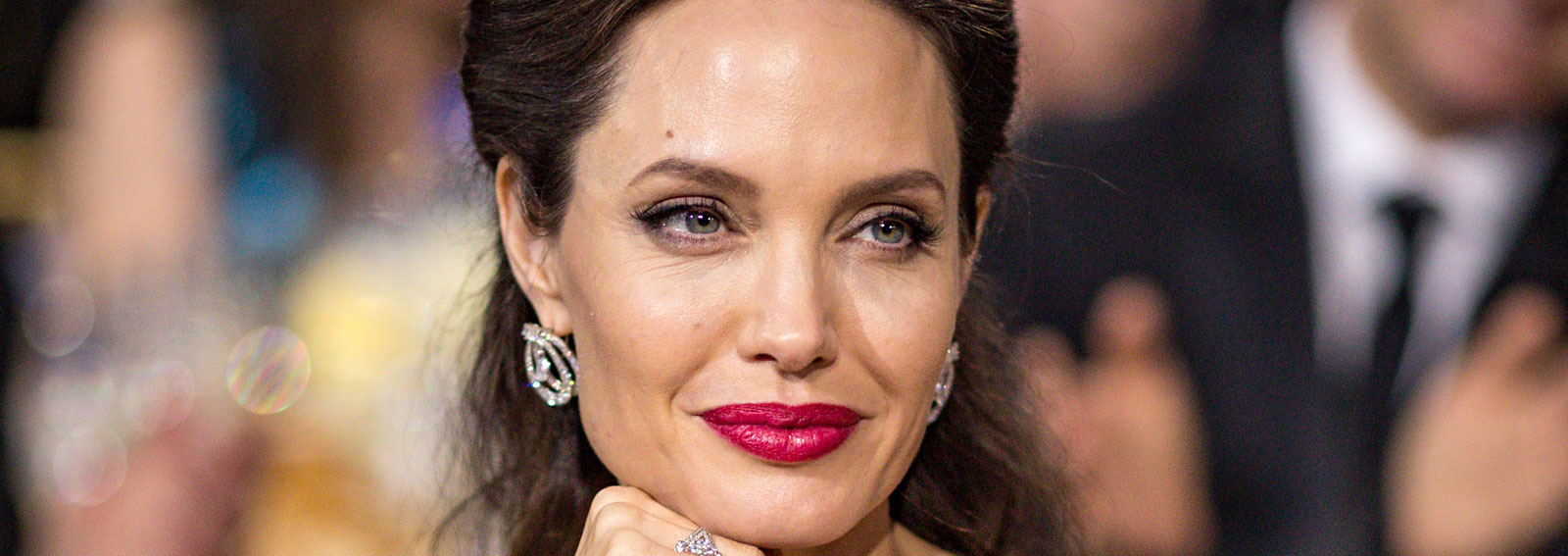 Angelina-Jolie-cover-desktop