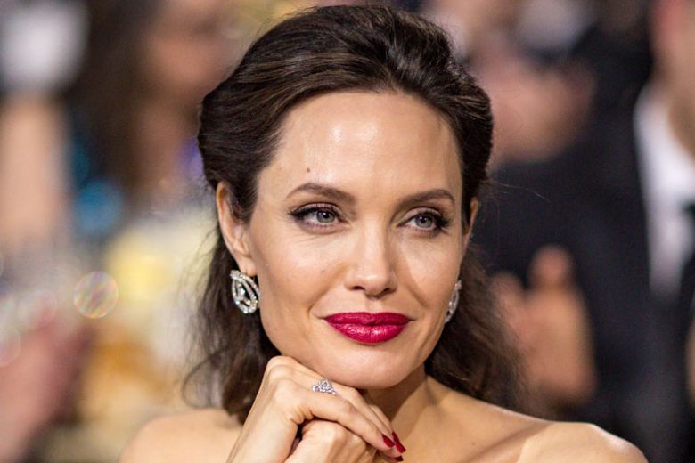 Angelina Jolie va a vivere a Londra con i figli per le riprese dal film Marvel (ma Brad Pitt non è affatto contento)