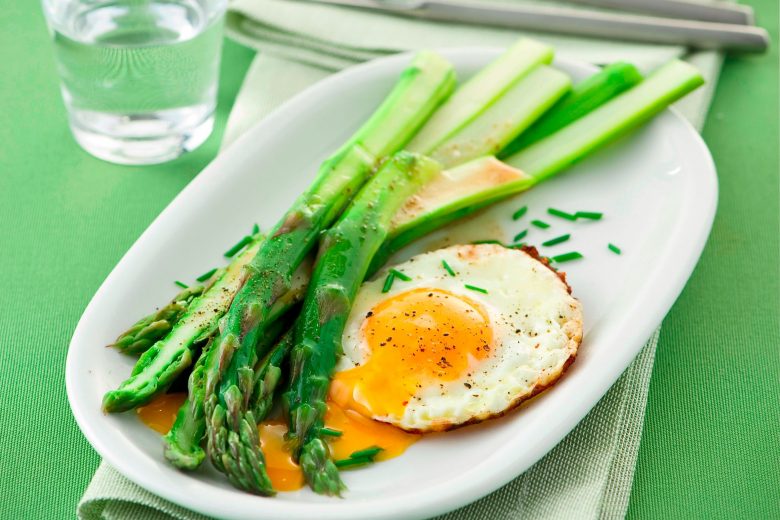 Asparagi alla milanese