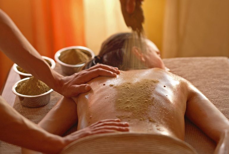 Più in forma, sani e felici con l’ayurveda: ecco come funziona