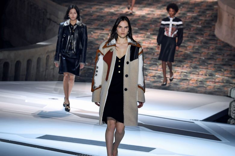 Louis Vuitton, elogio alla femminilità francese