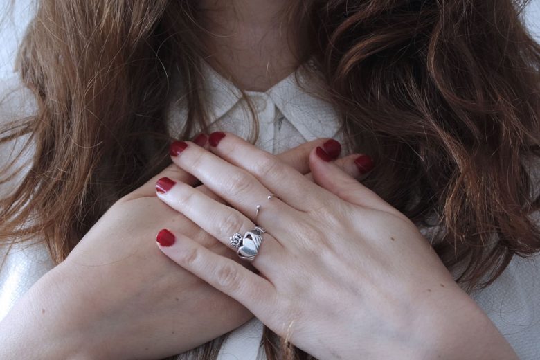 L’arte perfetta della cura delle unghie si chiama russian manicure (e qui vi diciamo perché provarla)