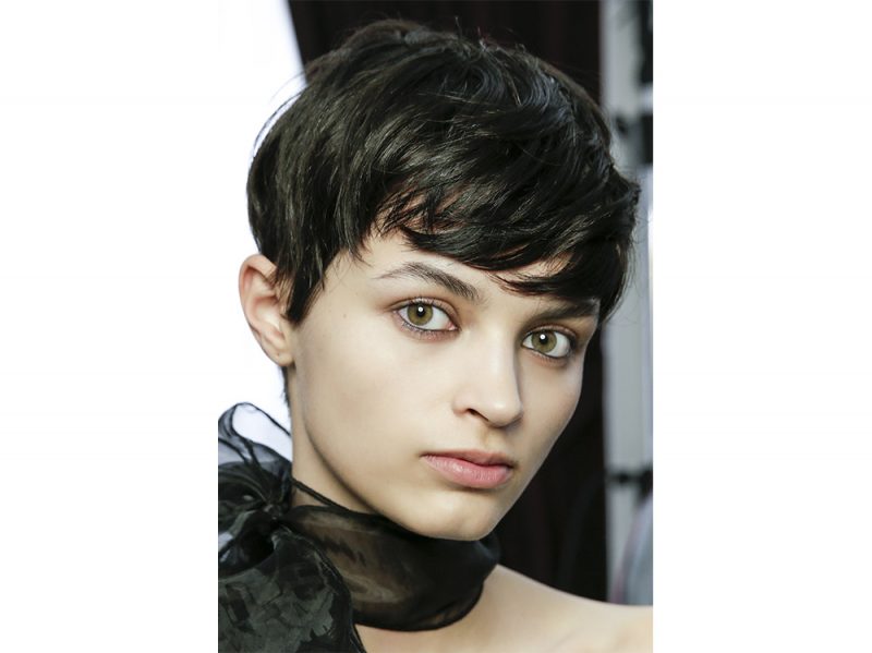 tendenze capelli con la frangia laterale primavera estate 2018 (2)