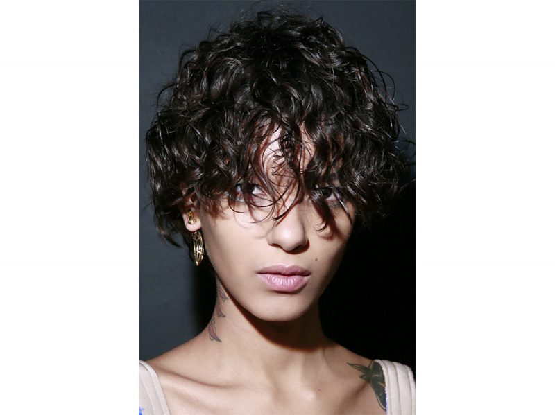 tendenze capelli con la frangia lunga primavera estate 2018 (3)