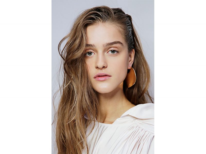 tendenze capelli mossi lunghi primavera estate 2018 (9)