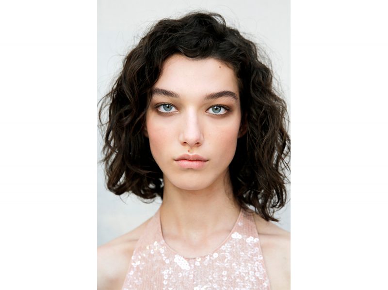 tendenze capelli mossi medi primavera estate 2018 (7)