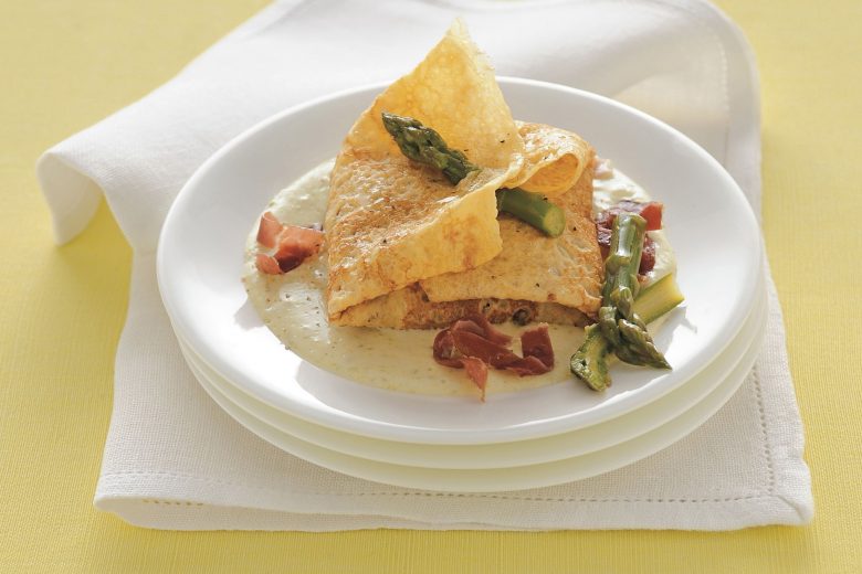 Crespelle con asparagi e speck