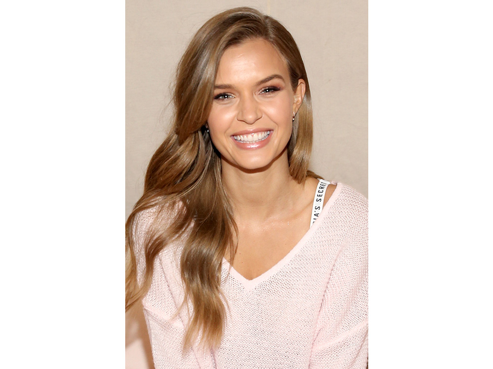 Josephine Skriver beauty look (18)