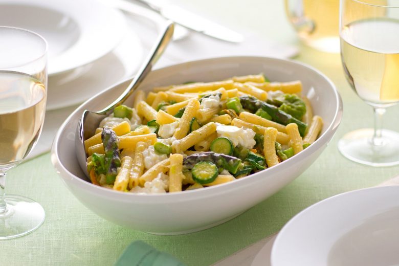 Pasta con zucchine e asparagi