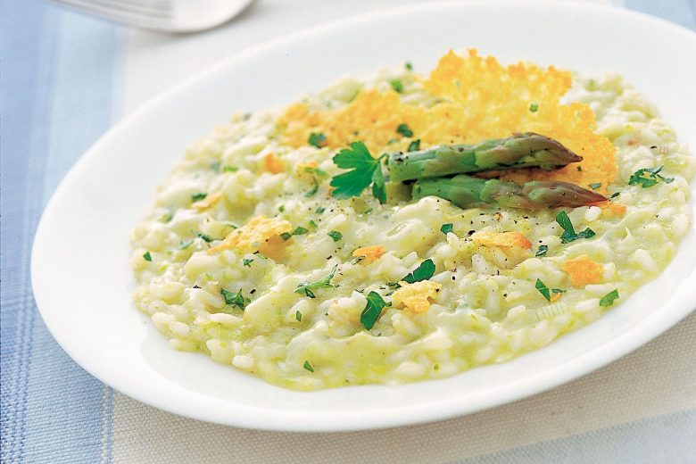 Risotto agli asparagi con cialde croccanti