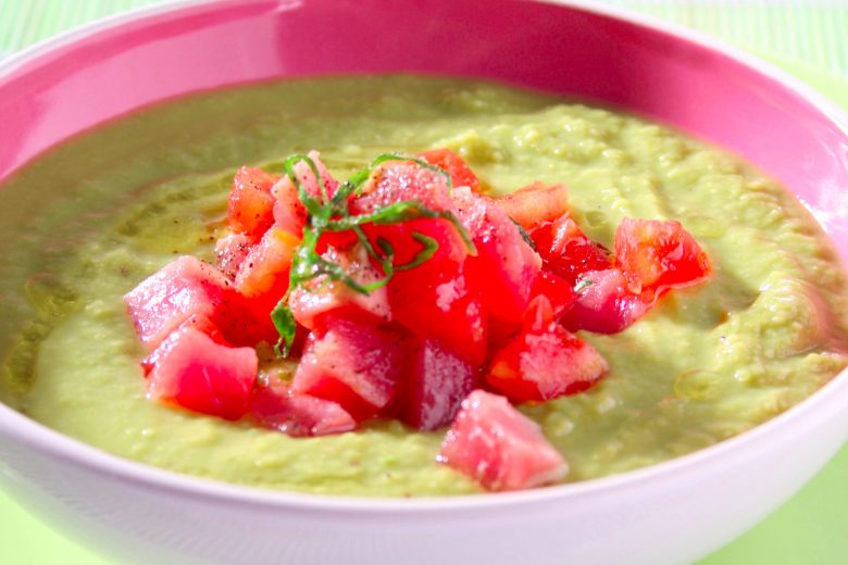 Zuppa di fave, piselli, asparagi e tonno