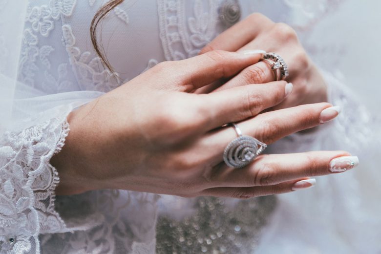 Unghie gioiello: le nail art più preziose del momento