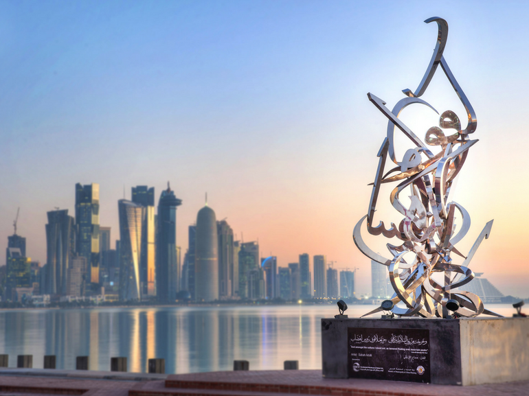 Arte cultura shopping avventura QATAR piccolo stato moderno e tradizione vista da La Corniche