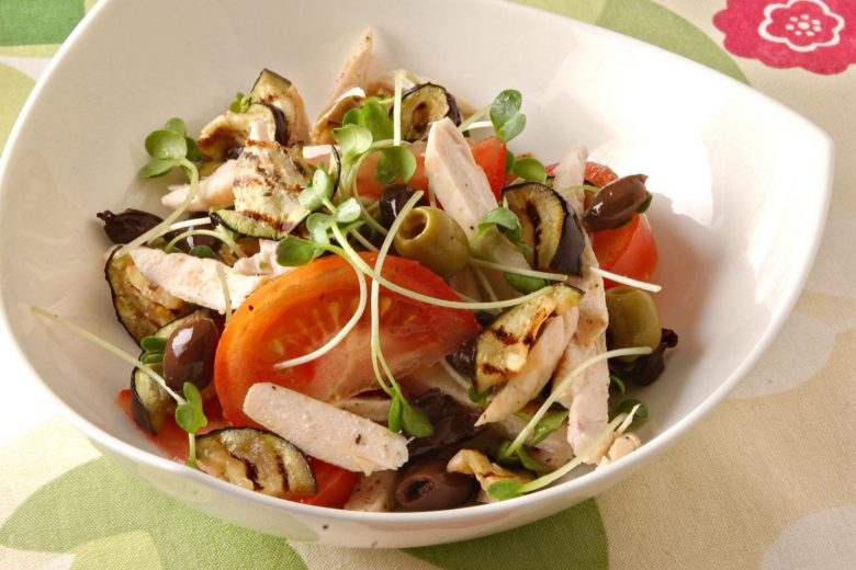 Insalata di pollo e verdure