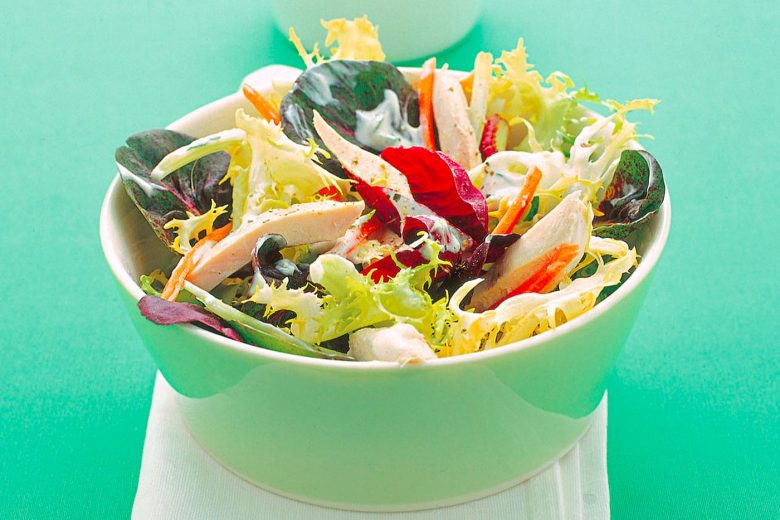 Insalata di pollo light con salsa tzatziki