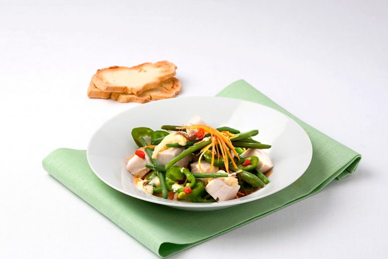 Insalata di pollo piccante con maionese