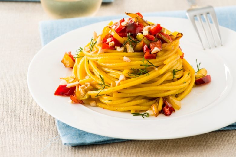 Pasta con peperoni e zafferano