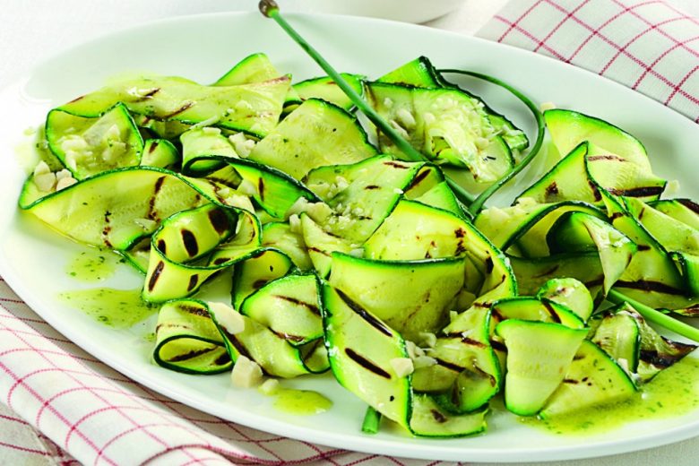 Zucchine grigliate in insalata