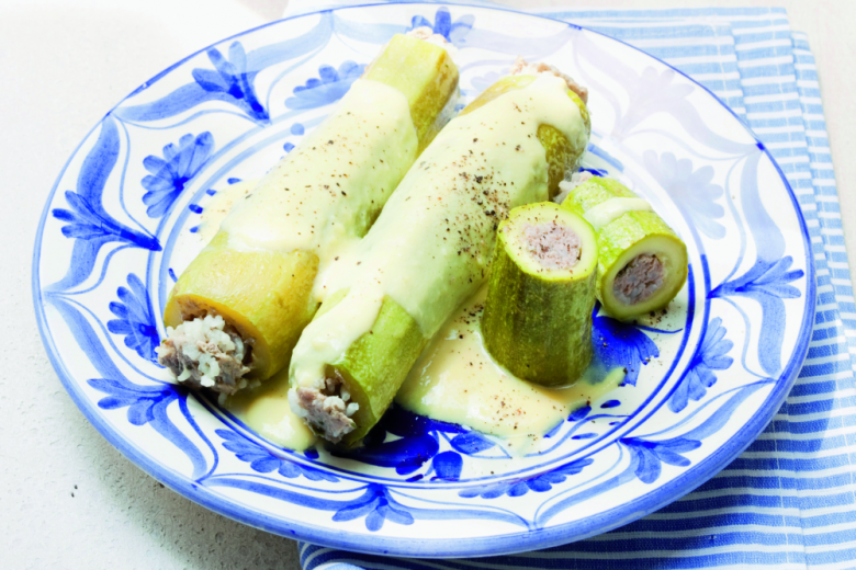 Zucchine ripiene di carne con salsa greca